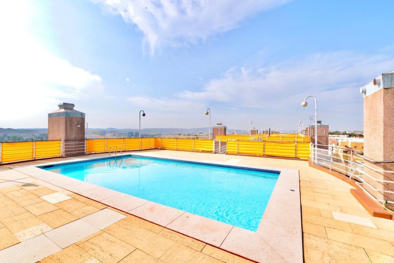 Swimming Pool Apartment With Private Parking Lisbon Exterior photo